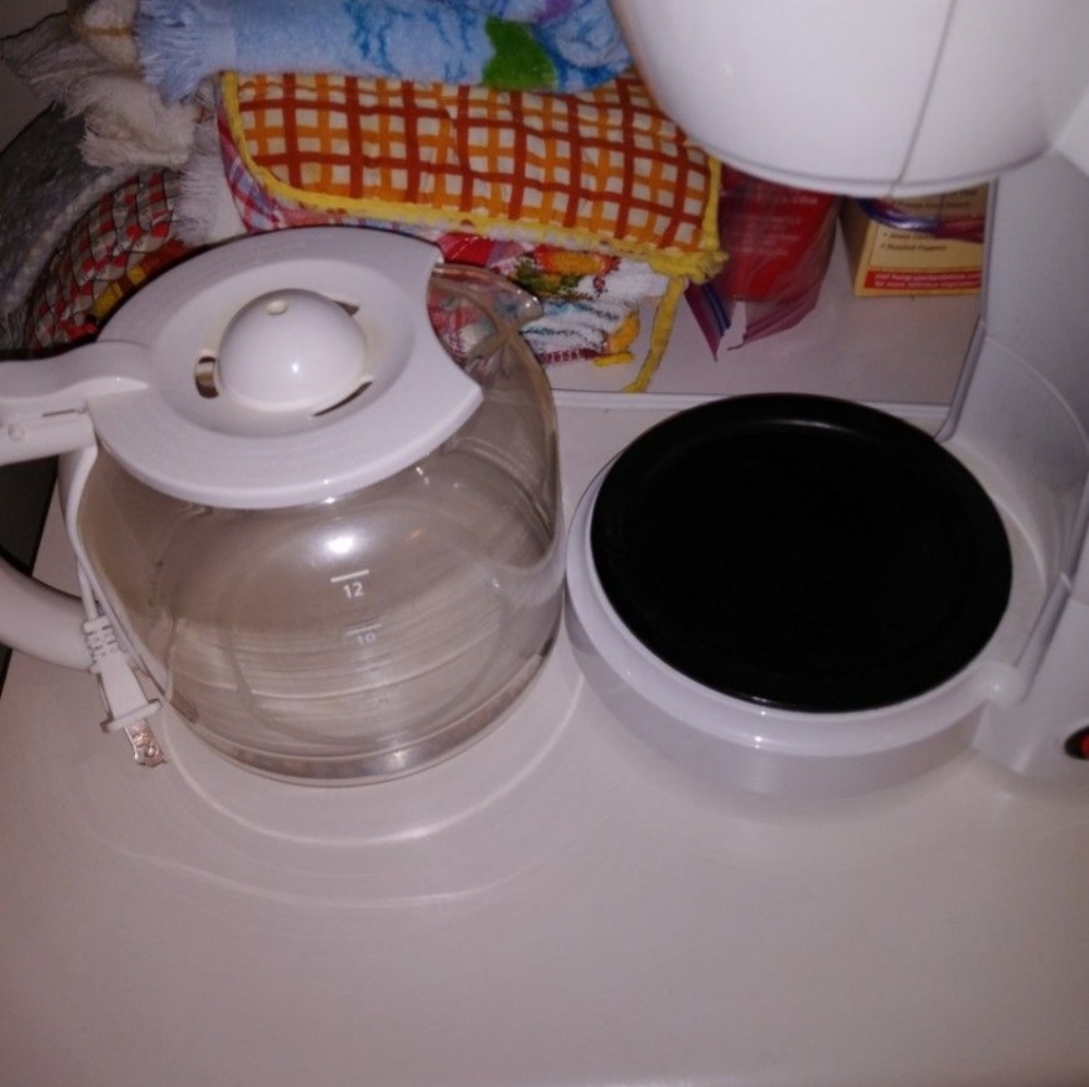 Coffee maker - Picture 2 of 2